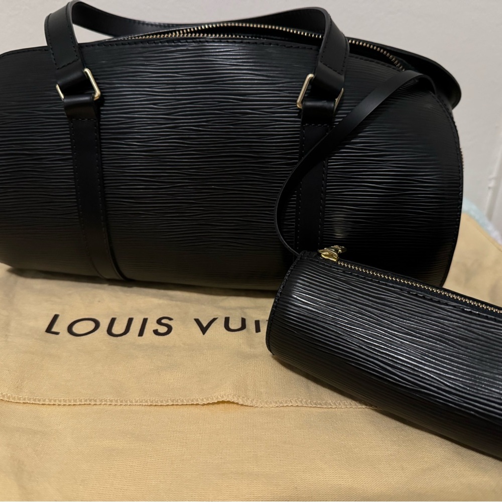 SOLD!!! Louis Vuitton epi 800